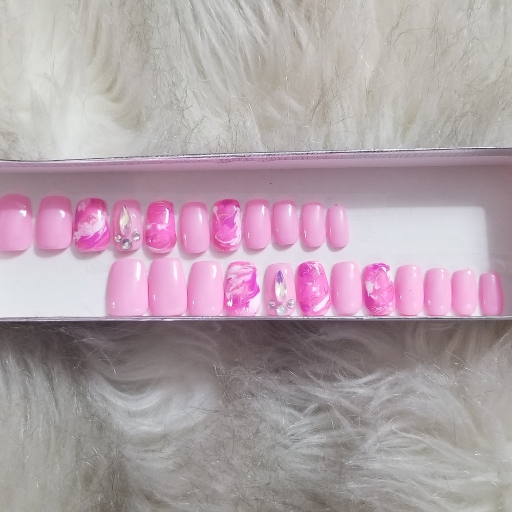 Press on Nails-Bubblegum Swirl - Picture 1 of 1